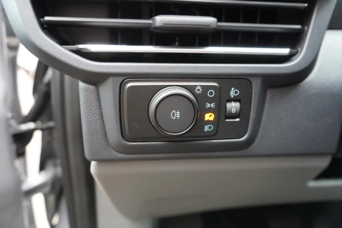 320L 2.0 TDCI 170PK L2H1 Limited Automaat Nr. V018 | Airco | adap.Cruise | Navi | Camera | Blis | 20 inch Lm Velgen Raptor grill /Site steps met verlichting