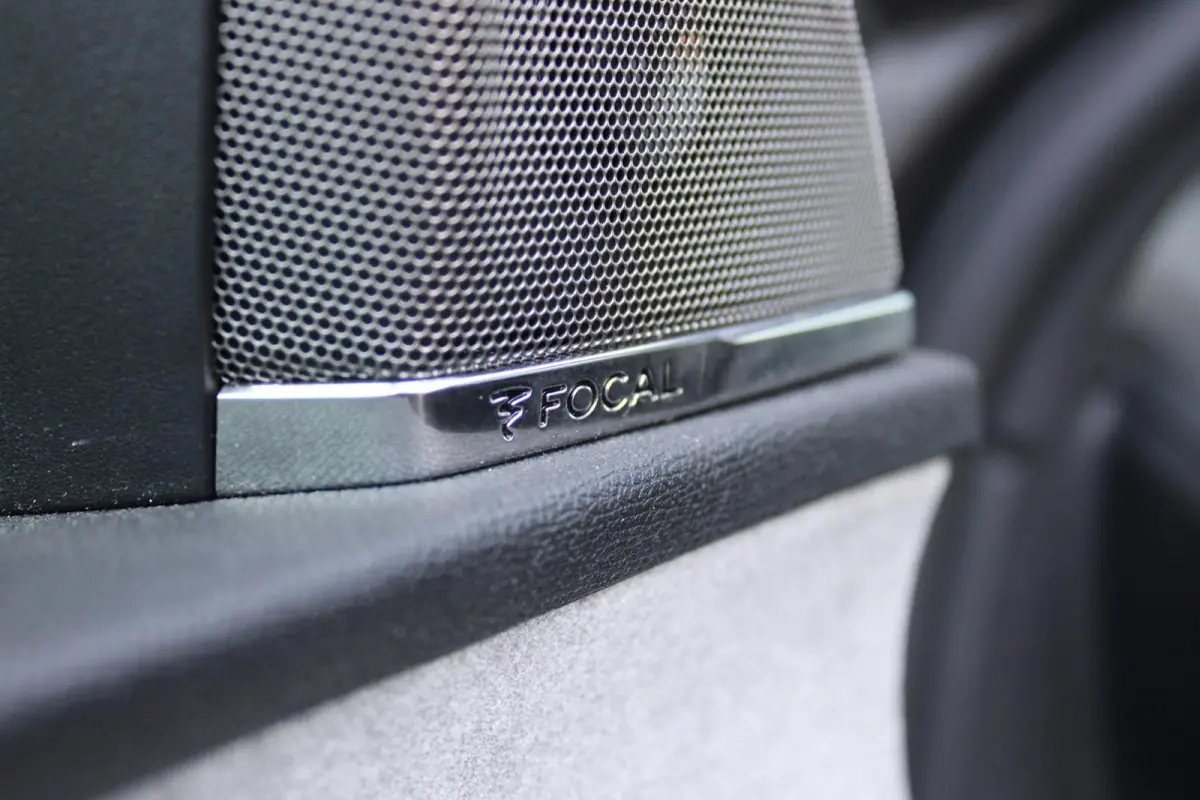 1.2 130PK AUTOMAAT GT PACK BUSINESS | PANORAMISCH SCHUIF/KANTEL DAK | AFNEEMBARE TREKHAAK | ALCANTARA BEKLEDING | FULL LED KOPLAMPEN | FOCAL AUDIO SYSTEM | 19" LICHTMETALEN VELGEN | CLIMATE 