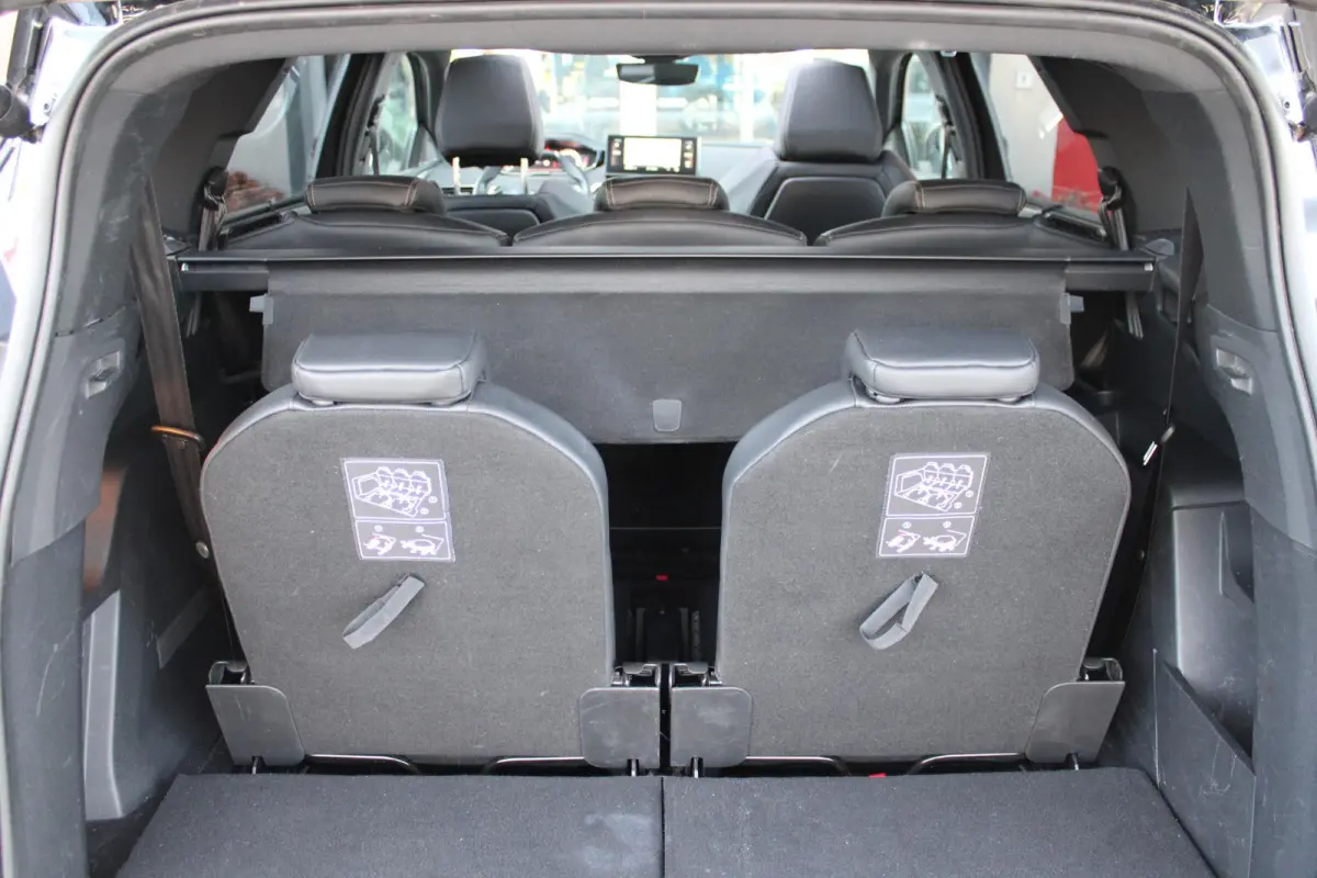 1.2 130PK AUTOMAAT GT PACK BUSINESS | PANORAMISCH SCHUIF/KANTEL DAK | AFNEEMBARE TREKHAAK | ALCANTARA BEKLEDING | FULL LED KOPLAMPEN | FOCAL AUDIO SYSTEM | 19" LICHTMETALEN VELGEN | CLIMATE 