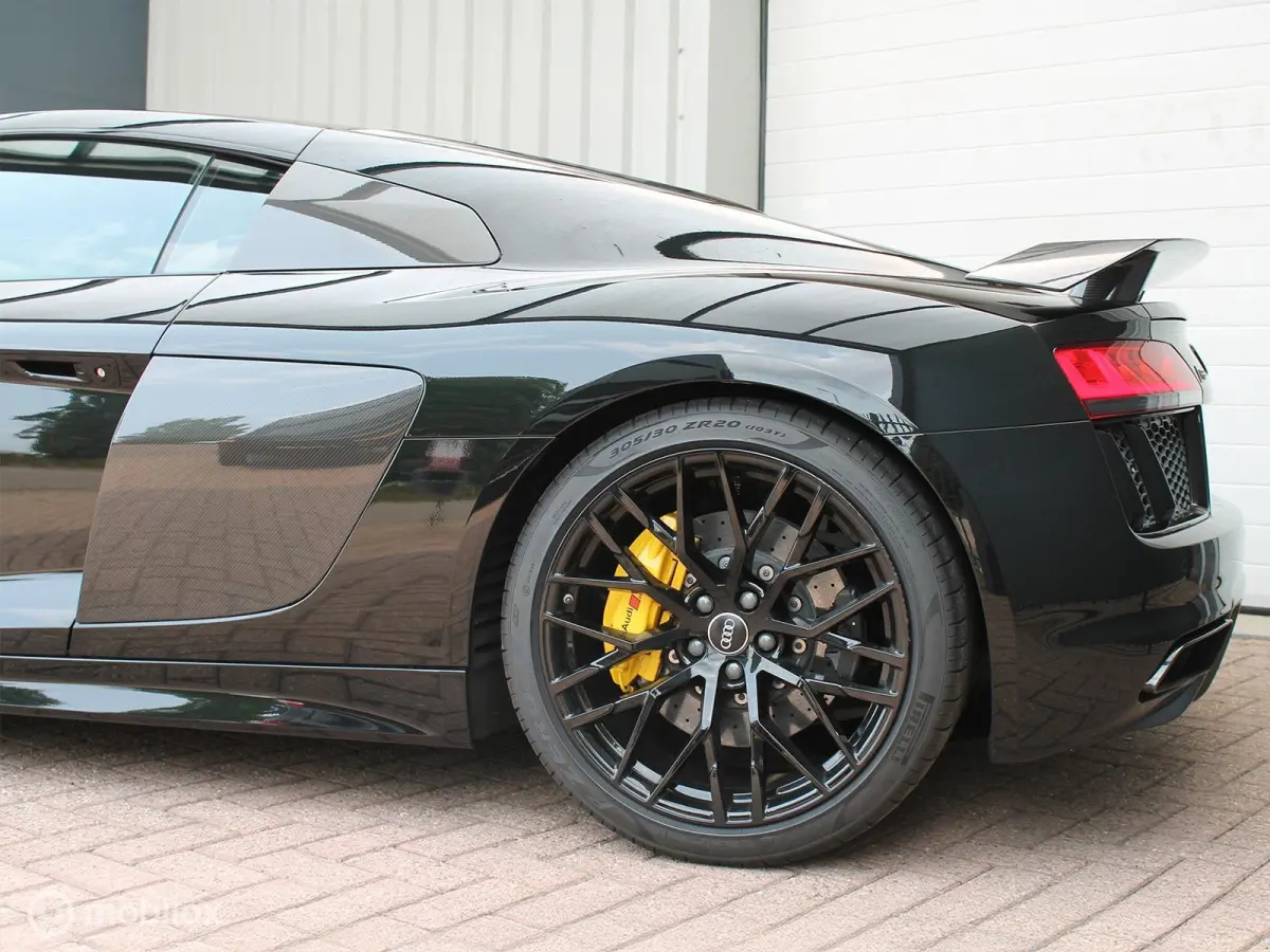 - Exclusive V10 PLUS 610pk 5.2 FSI Quattro
