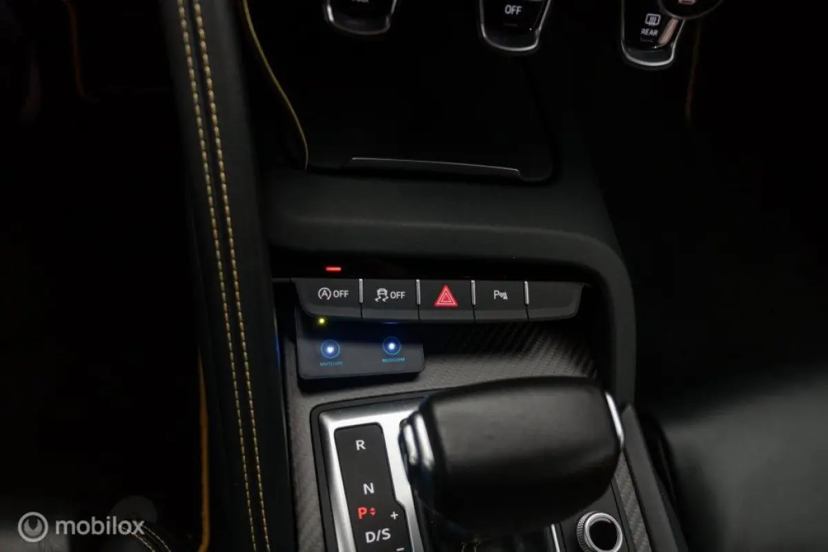 - Exclusive V10 PLUS 610pk 5.2 FSI Quattro