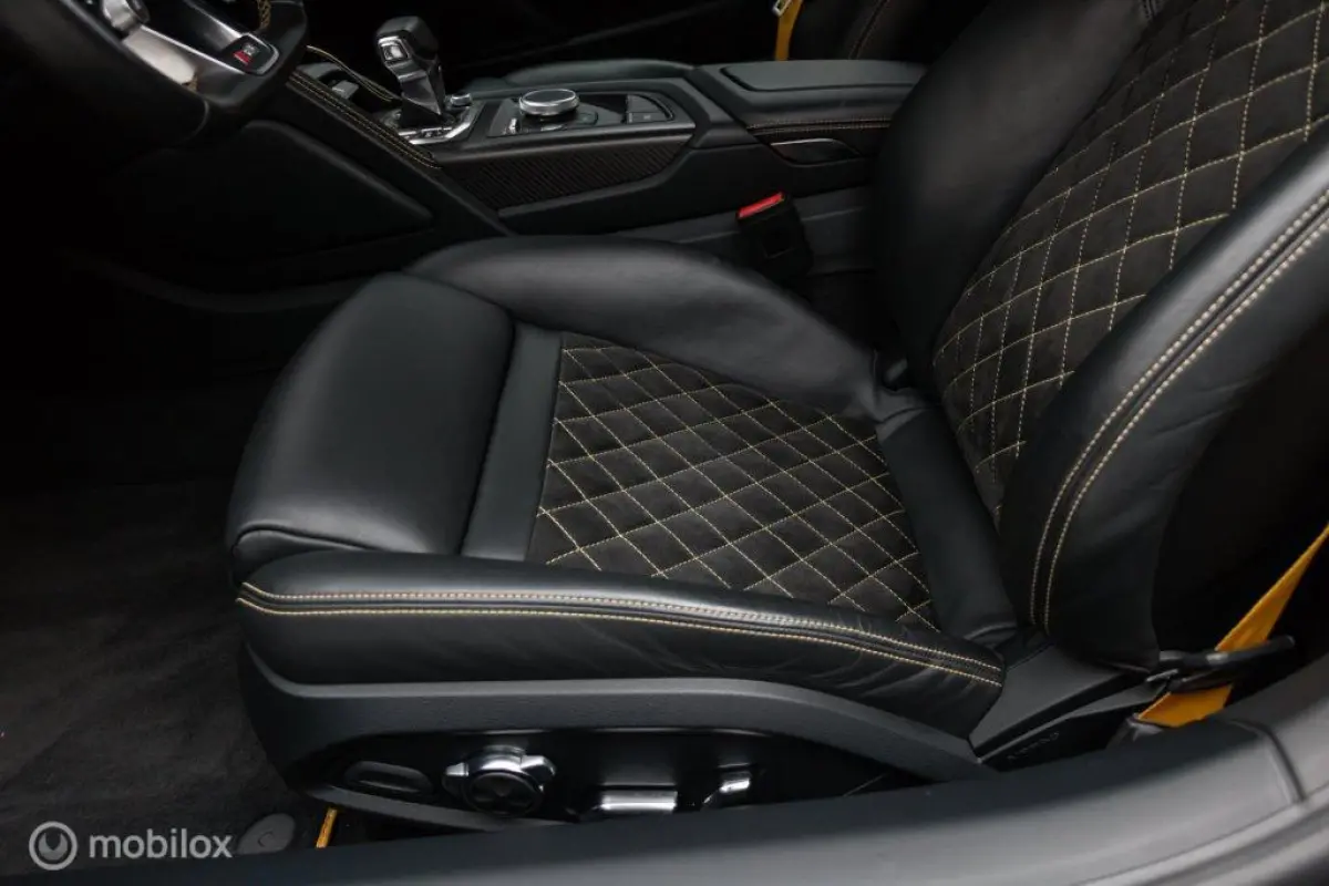 - Exclusive V10 PLUS 610pk 5.2 FSI Quattro