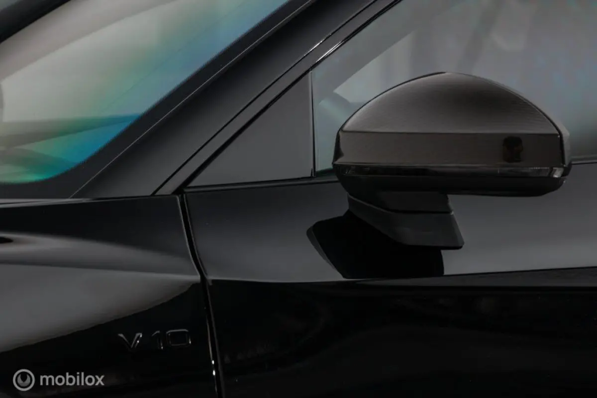 - Exclusive V10 PLUS 610pk 5.2 FSI Quattro
