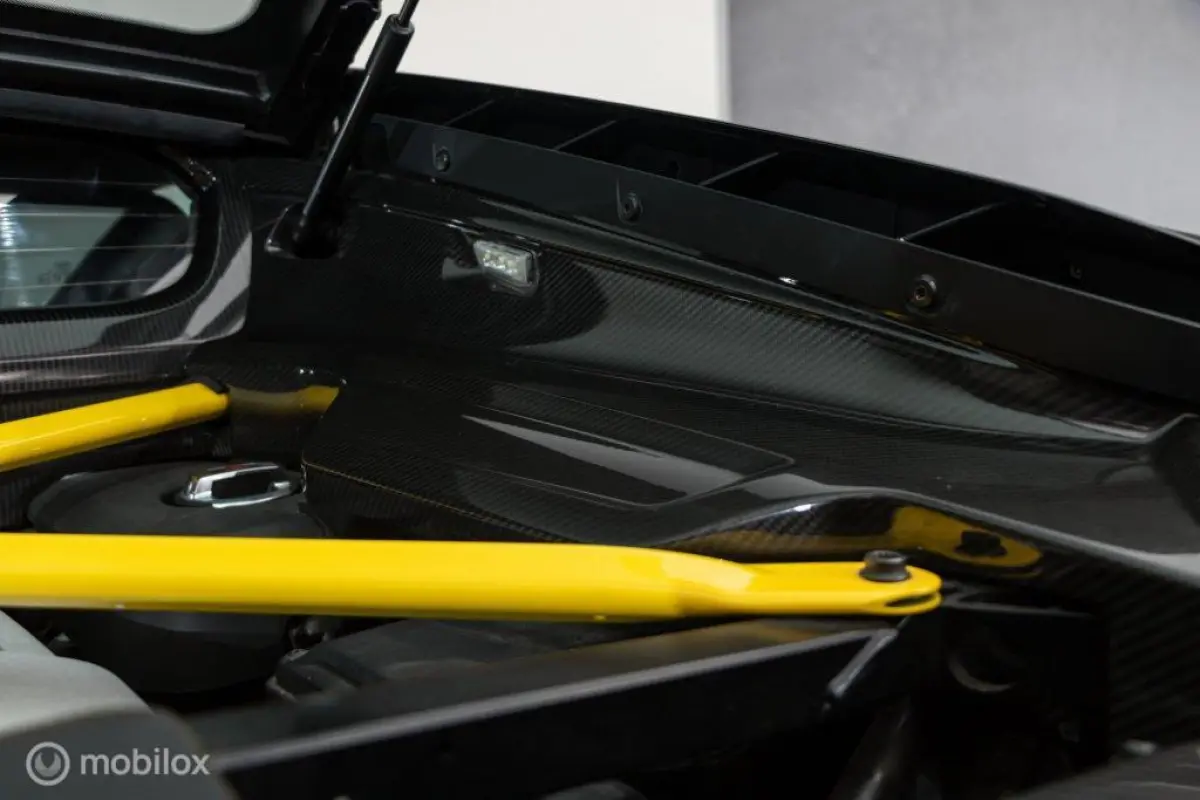 - Exclusive V10 PLUS 610pk 5.2 FSI Quattro