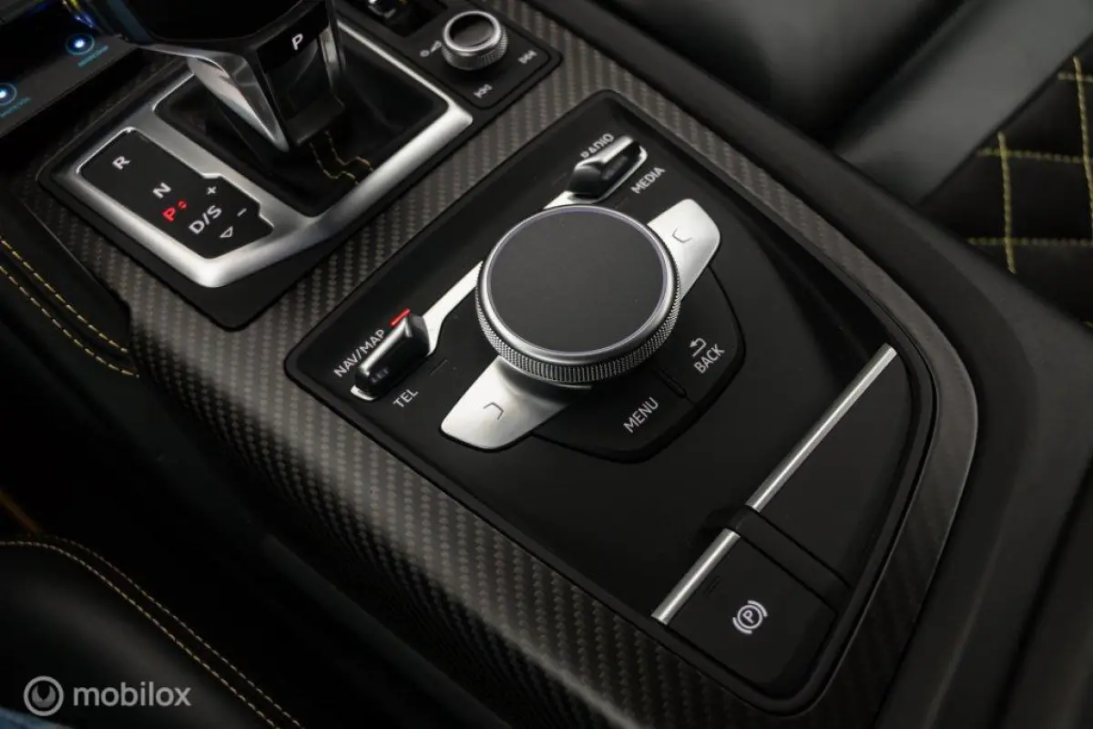 - Exclusive V10 PLUS 610pk 5.2 FSI Quattro