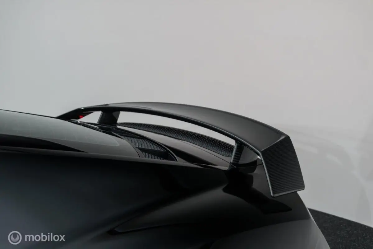 - Exclusive V10 PLUS 610pk 5.2 FSI Quattro