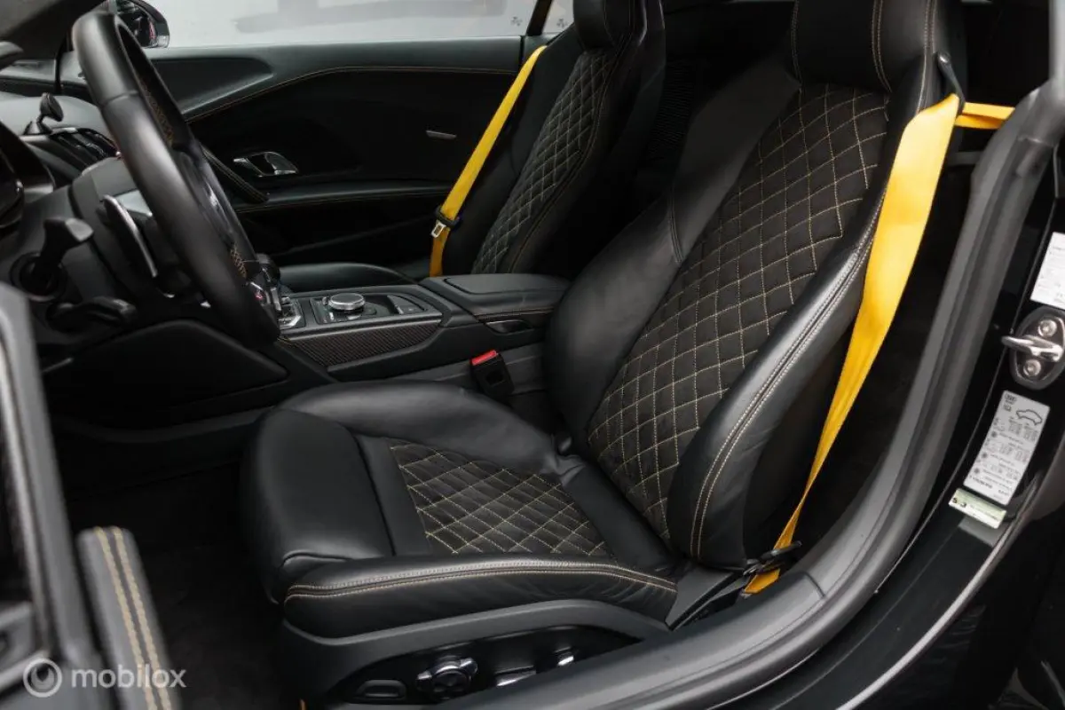 - Exclusive V10 PLUS 610pk 5.2 FSI Quattro