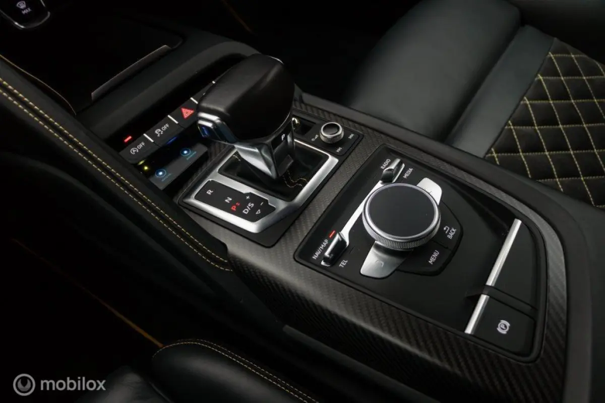 - Exclusive V10 PLUS 610pk 5.2 FSI Quattro