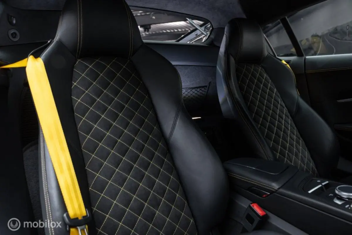 - Exclusive V10 PLUS 610pk 5.2 FSI Quattro