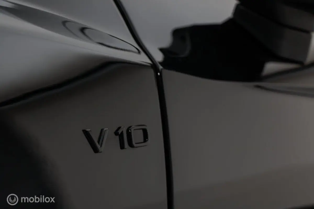 - Exclusive V10 PLUS 610pk 5.2 FSI Quattro