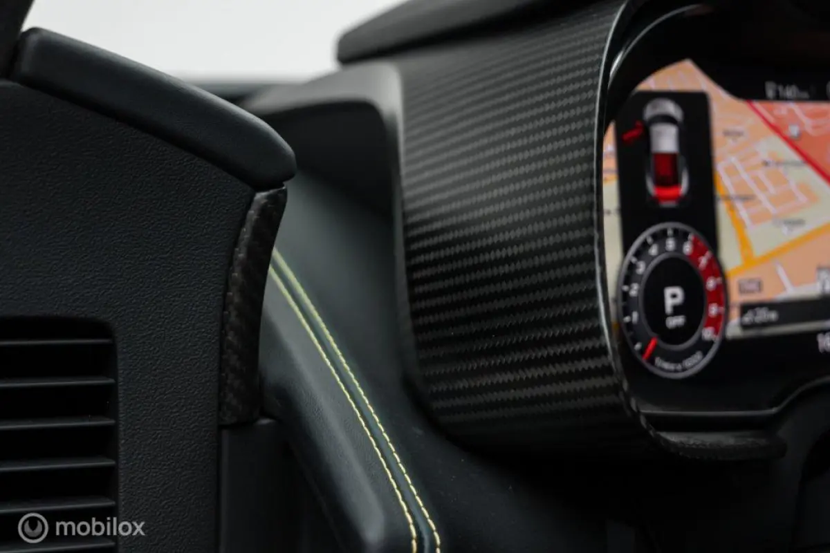 - Exclusive V10 PLUS 610pk 5.2 FSI Quattro