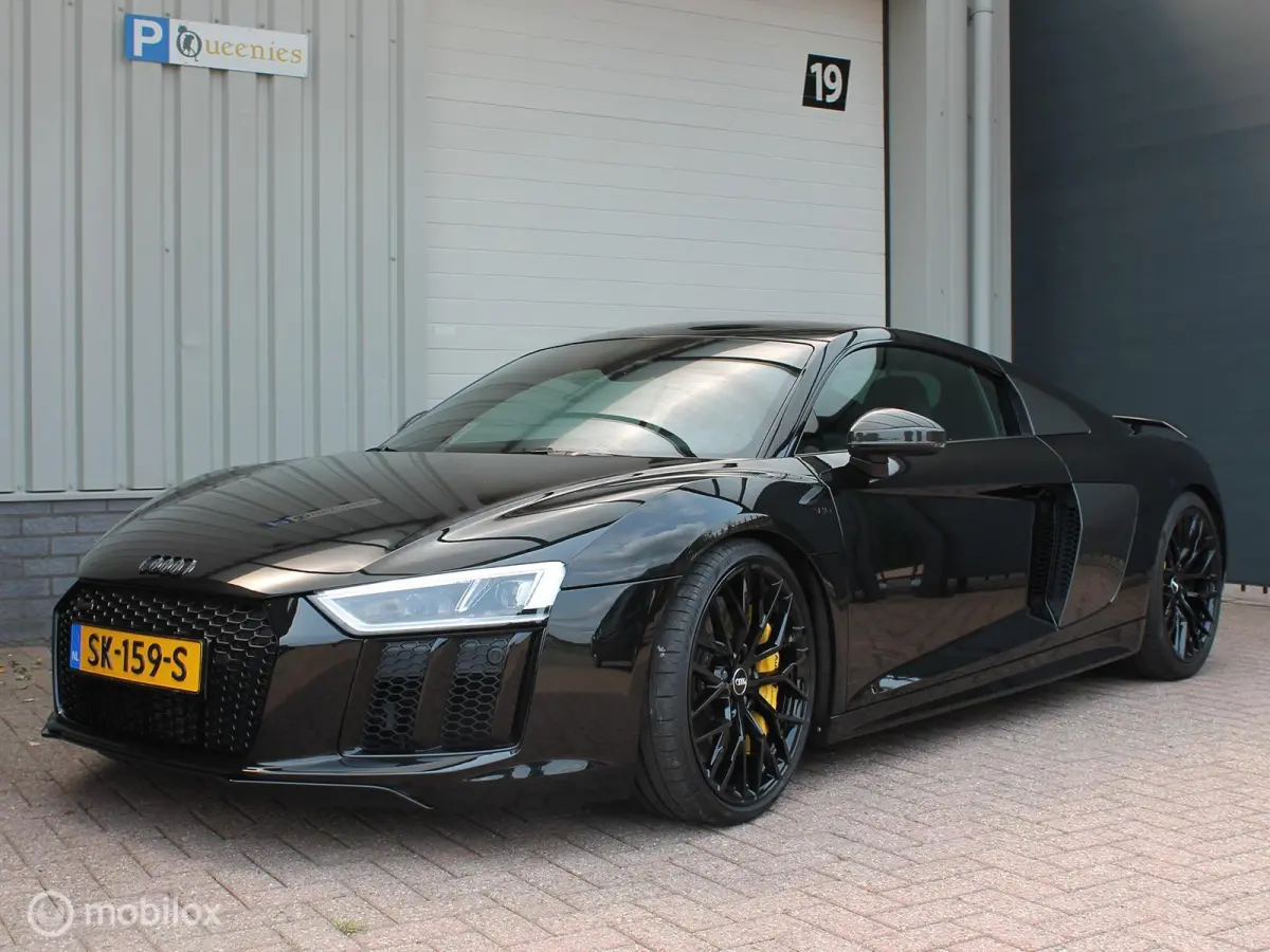 - Exclusive V10 PLUS 610pk 5.2 FSI Quattro