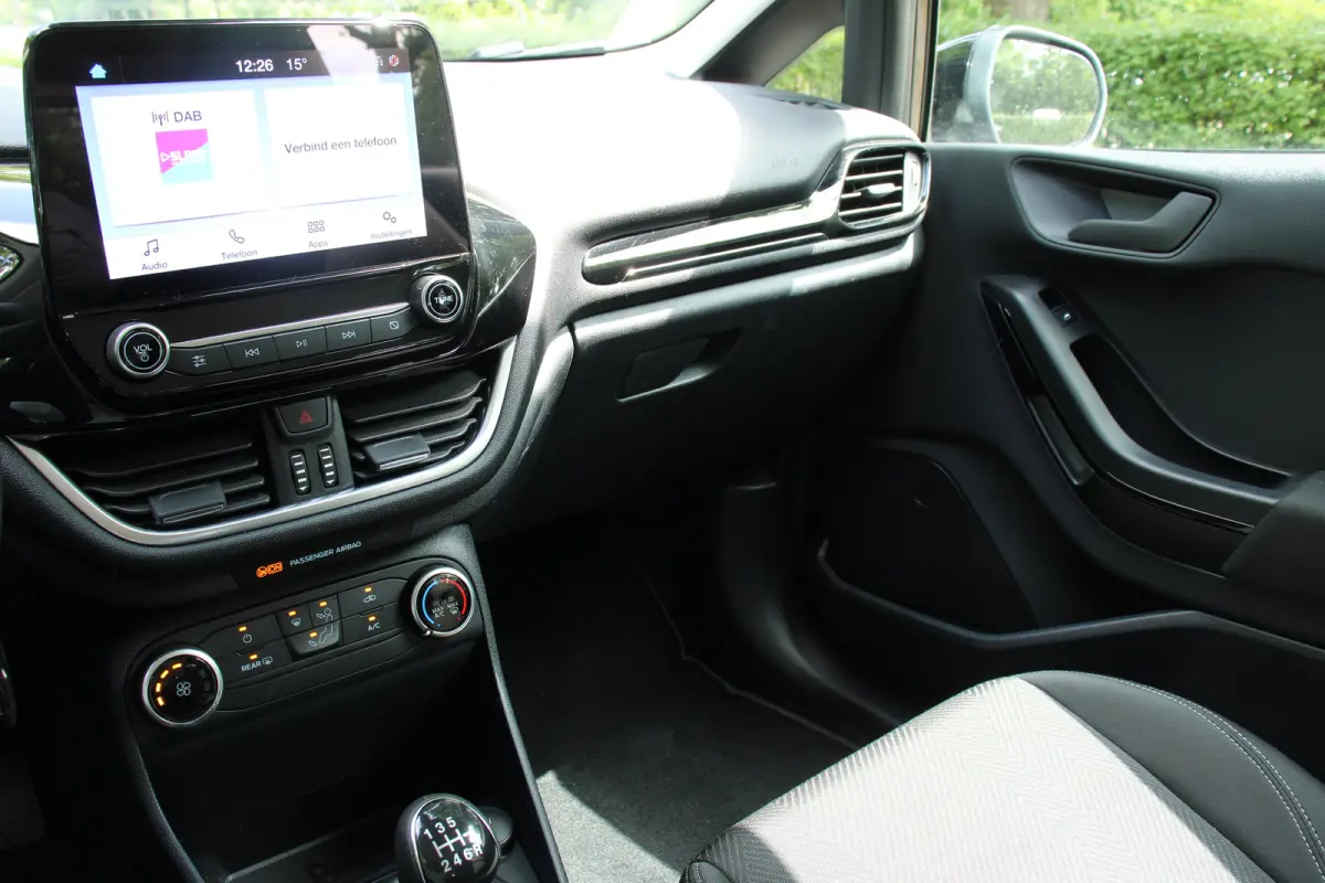 1.0EB TITANIUM | NL-AUTO | DEALER OH | CRUISE | CLIMA | NAVI | APPLE CARPLAY + ANDROID AUTO | LED | PRACHTIGE STAAT!