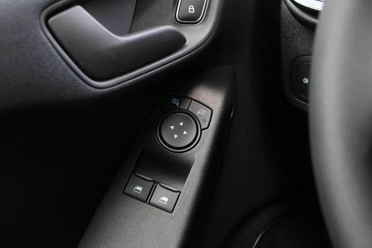 1.0EB TITANIUM | NL-AUTO | DEALER OH | CRUISE | CLIMA | NAVI | APPLE CARPLAY + ANDROID AUTO | LED | PRACHTIGE STAAT!