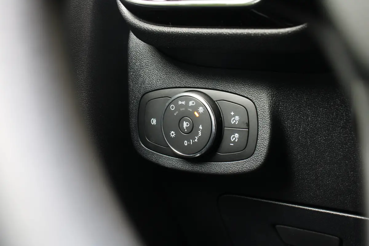1.0EB TITANIUM | NL-AUTO | DEALER OH | CRUISE | CLIMA | NAVI | APPLE CARPLAY + ANDROID AUTO | LED | PRACHTIGE STAAT!