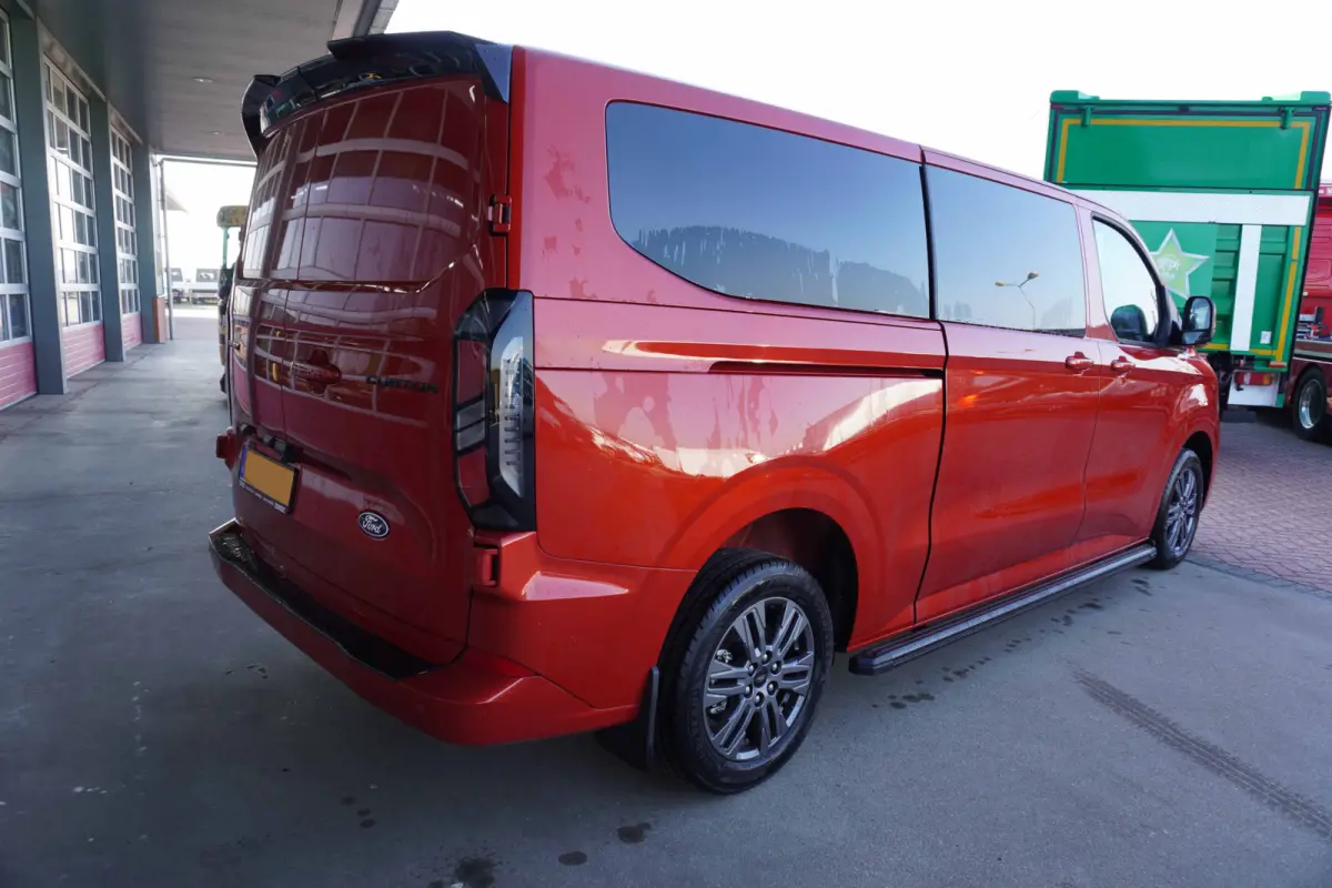 320L 2.0 TDCI 136pk L2H1 Limited Nr. V153 | Airco | Adap.cruise | Navi | Glaslookpanelen | Spoilers