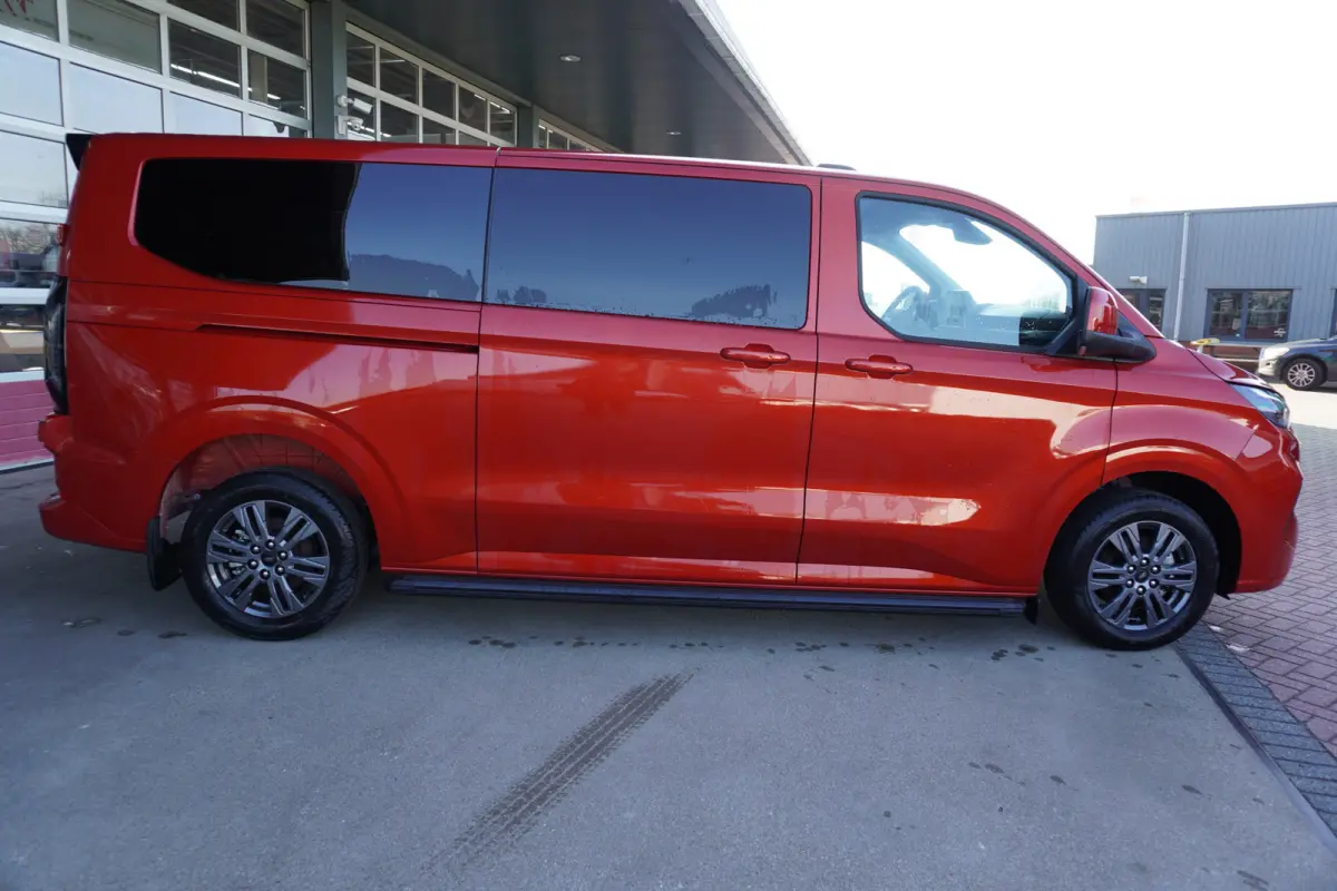 320L 2.0 TDCI 136pk L2H1 Limited Nr. V153 | Airco | Adap.cruise | Navi | Glaslookpanelen | Spoilers