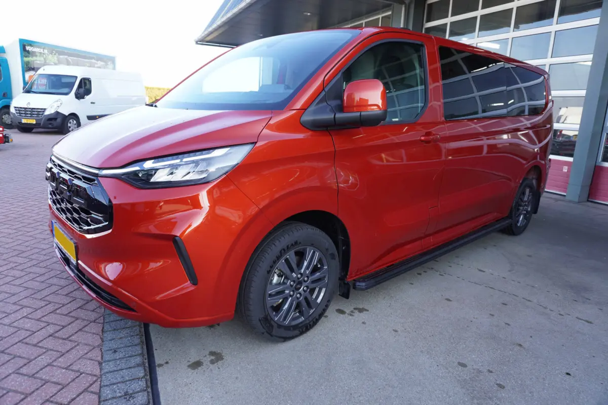320L 2.0 TDCI 136pk L2H1 Limited Nr. V153 | Airco | Adap.cruise | Navi | Glaslookpanelen | Spoilers