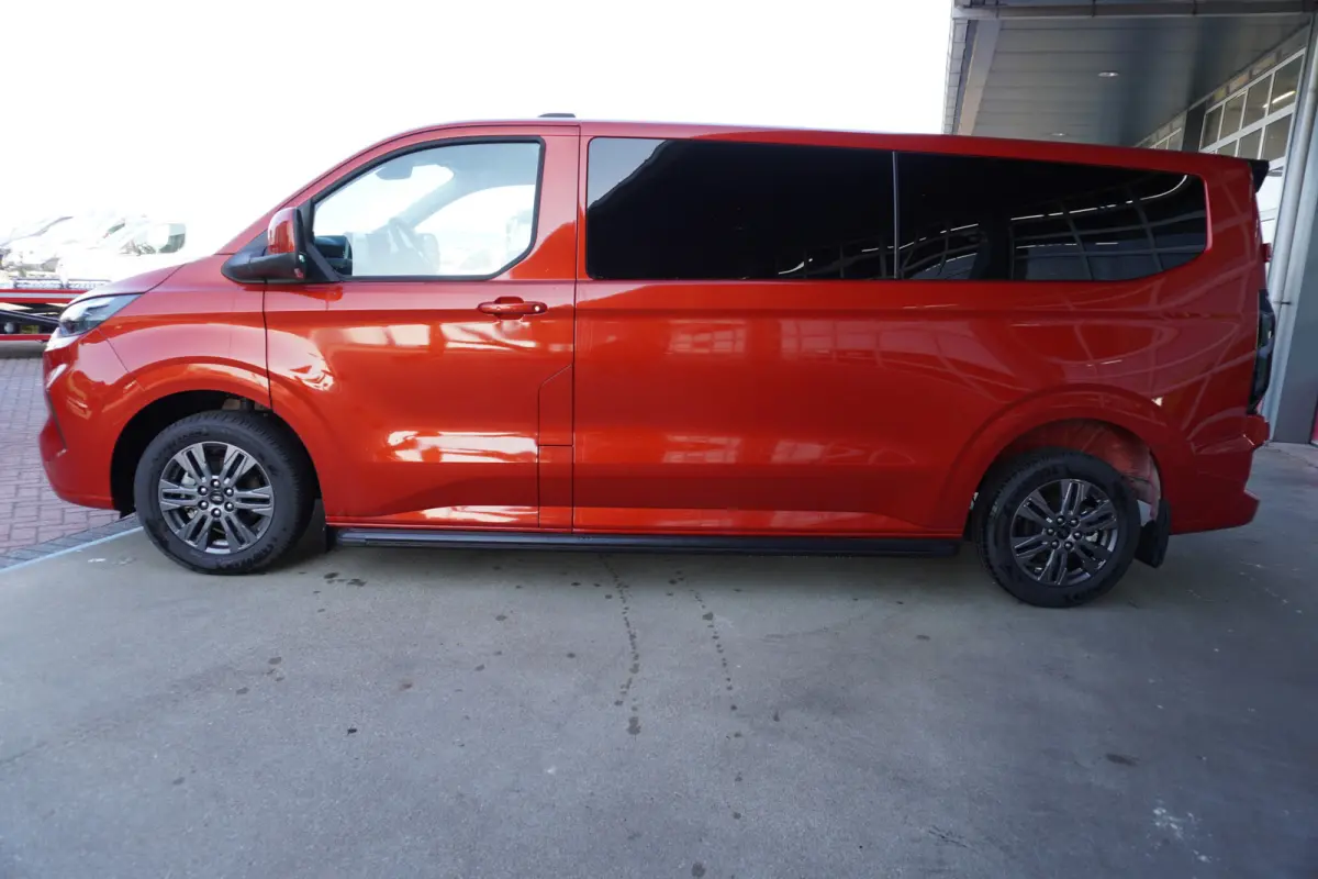 320L 2.0 TDCI 136pk L2H1 Limited Nr. V153 | Airco | Adap.cruise | Navi | Glaslookpanelen | Spoilers