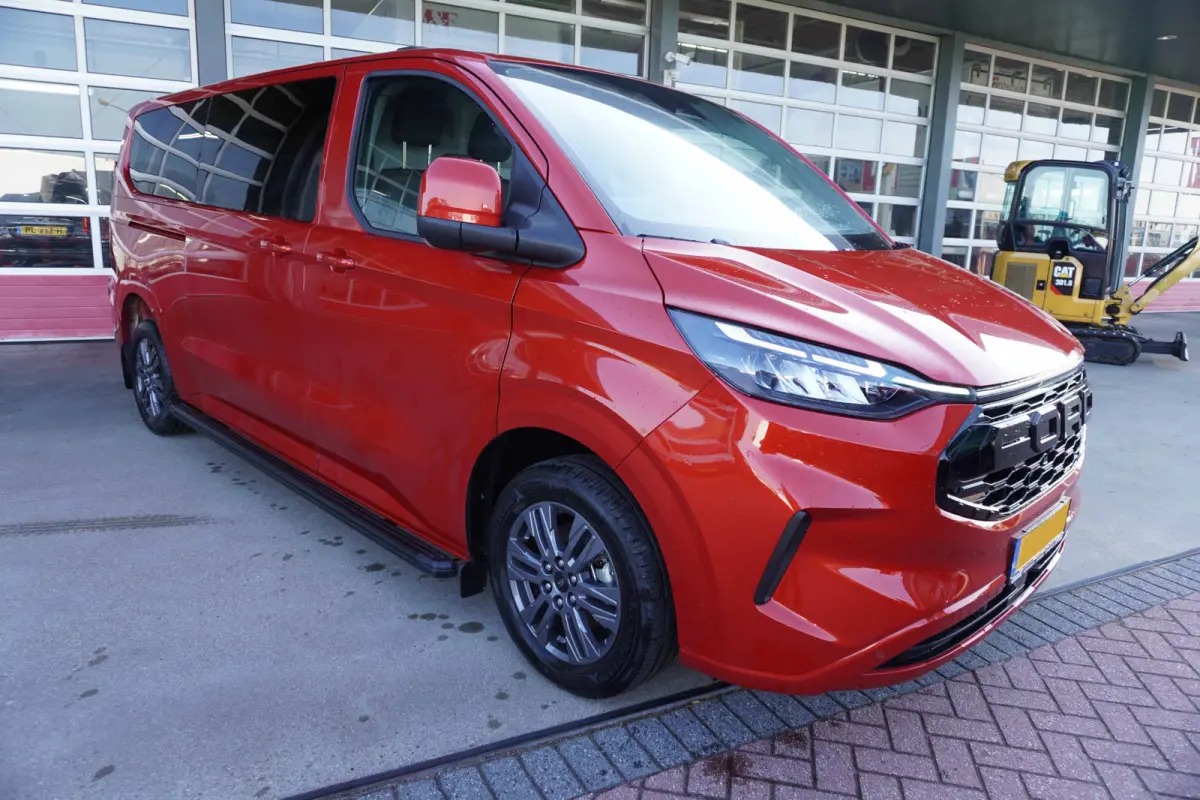 320L 2.0 TDCI 136pk L2H1 Limited Nr. V153 | Airco | Adap.cruise | Navi | Glaslookpanelen | Spoilers