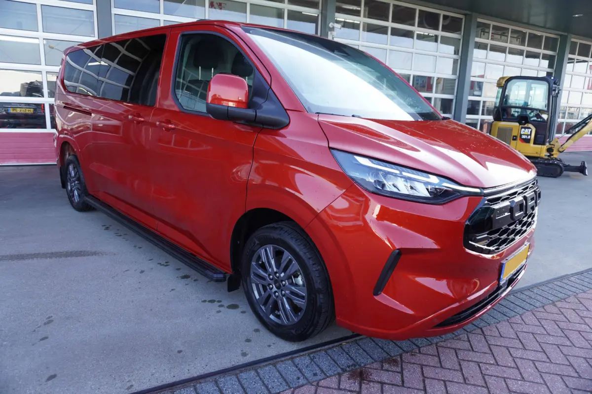 320L 2.0 TDCI 136pk L2H1 Limited Nr. V153 | Airco | Adap.cruise | Navi | Glaslookpanelen | Spoilers