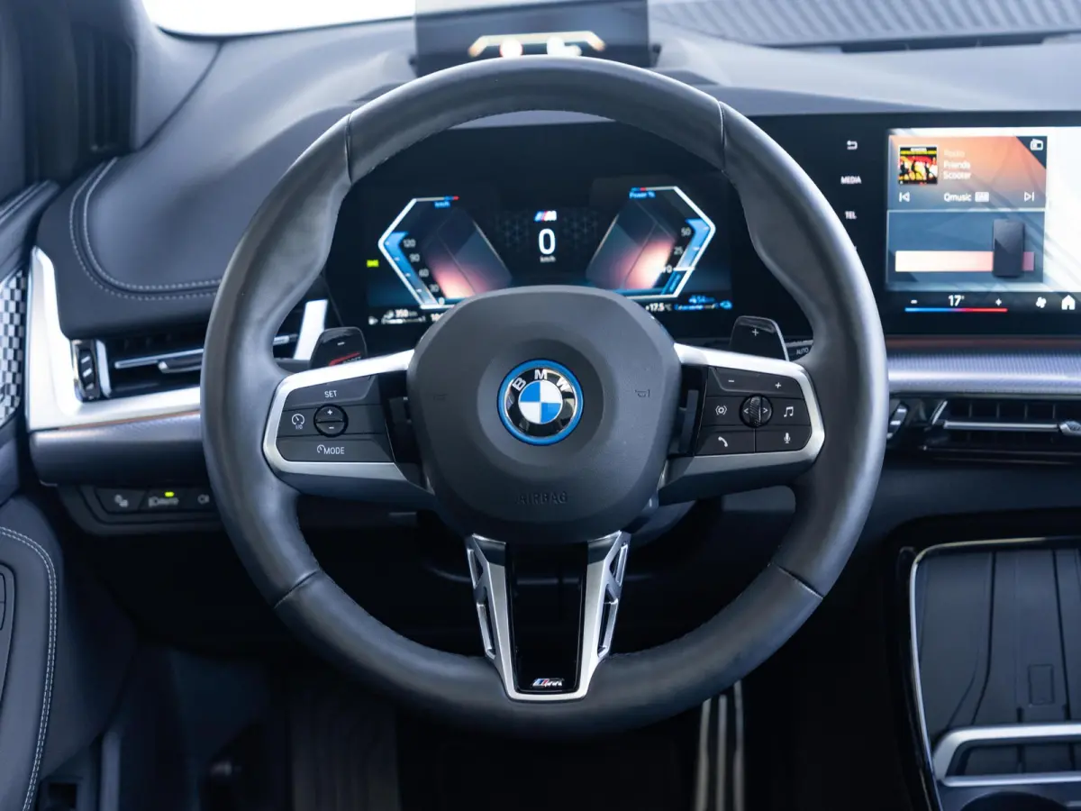 225e xDrive | M Sportpakket | Innovation Pack | Comfort Access | Panoramadak | Isofix | Head-Up Display | Harman-Kardon | 20'' |