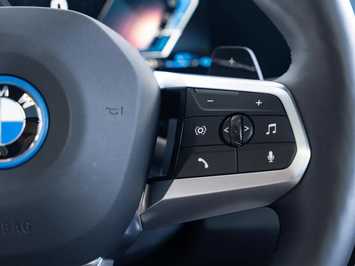 225e xDrive | M Sportpakket | Innovation Pack | Comfort Access | Panoramadak | Isofix | Head-Up Display | Harman-Kardon | 20'' |