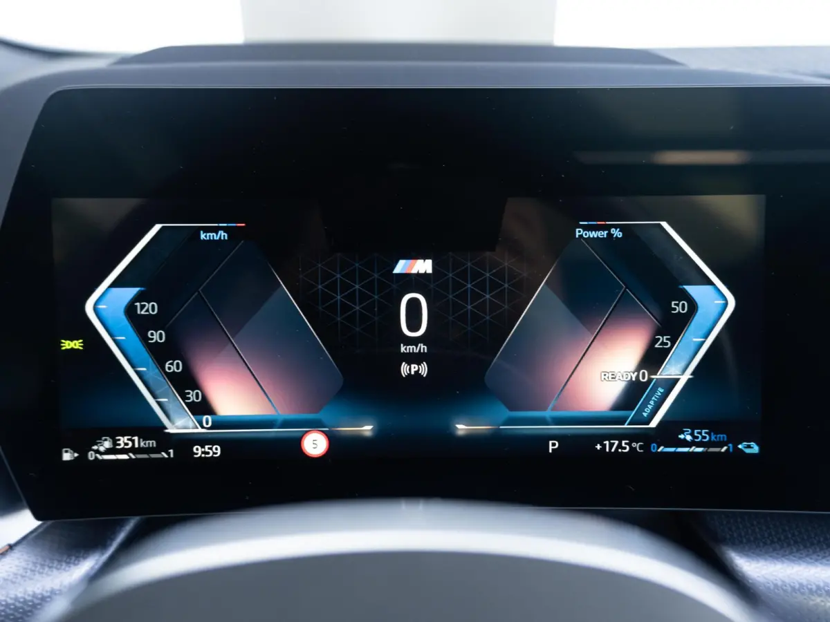 225e xDrive | M Sportpakket | Innovation Pack | Comfort Access | Panoramadak | Isofix | Head-Up Display | Harman-Kardon | 20'' |