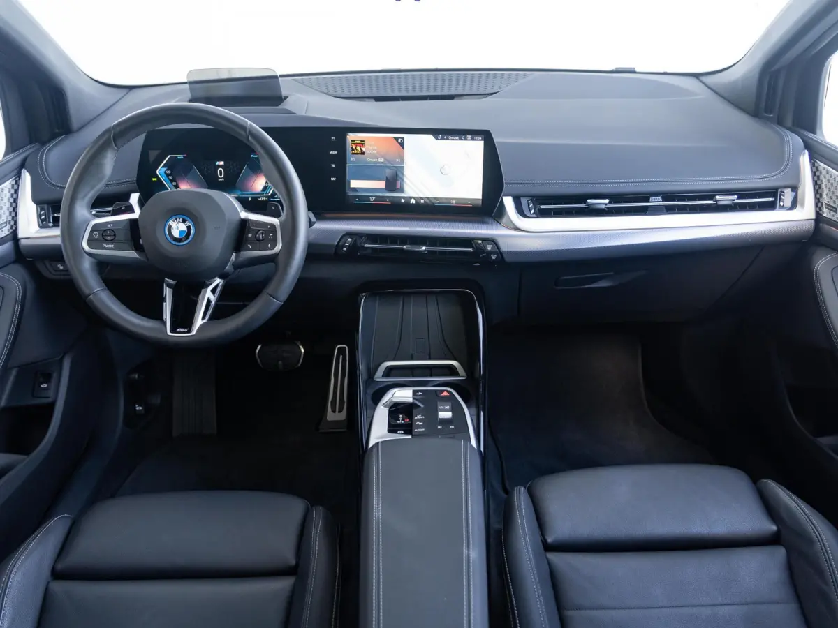 225e xDrive | M Sportpakket | Innovation Pack | Comfort Access | Panoramadak | Isofix | Head-Up Display | Harman-Kardon | 20'' |