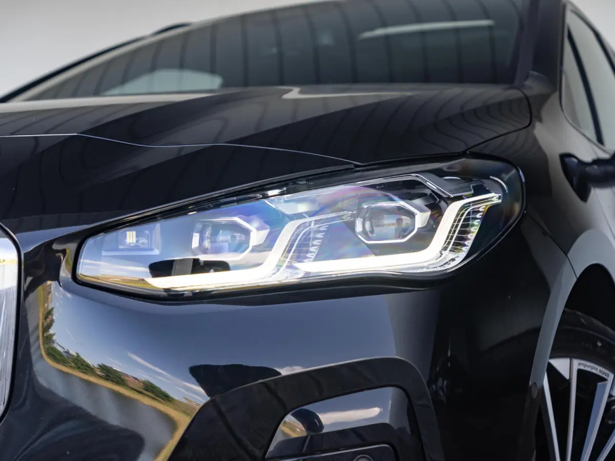 225e xDrive | M Sportpakket | Innovation Pack | Comfort Access | Panoramadak | Isofix | Head-Up Display | Harman-Kardon | 20'' |