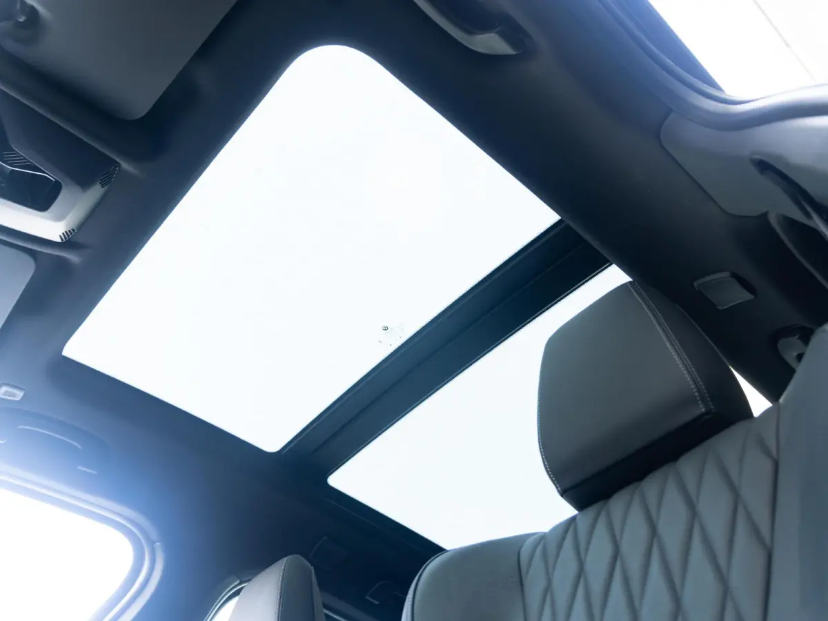 225e xDrive | M Sportpakket | Innovation Pack | Comfort Access | Panoramadak | Isofix | Head-Up Display | Harman-Kardon | 20'' |