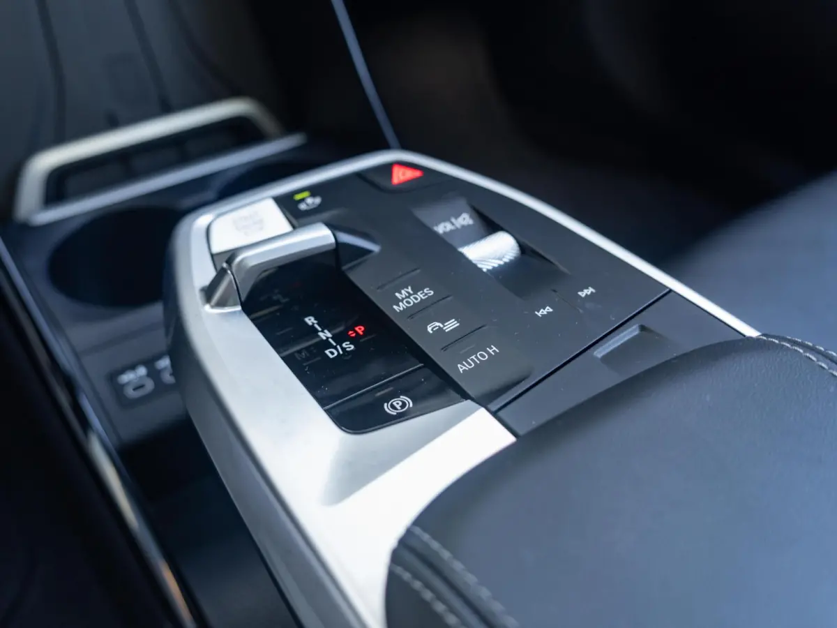 225e xDrive | M Sportpakket | Innovation Pack | Comfort Access | Panoramadak | Isofix | Head-Up Display | Harman-Kardon | 20'' |