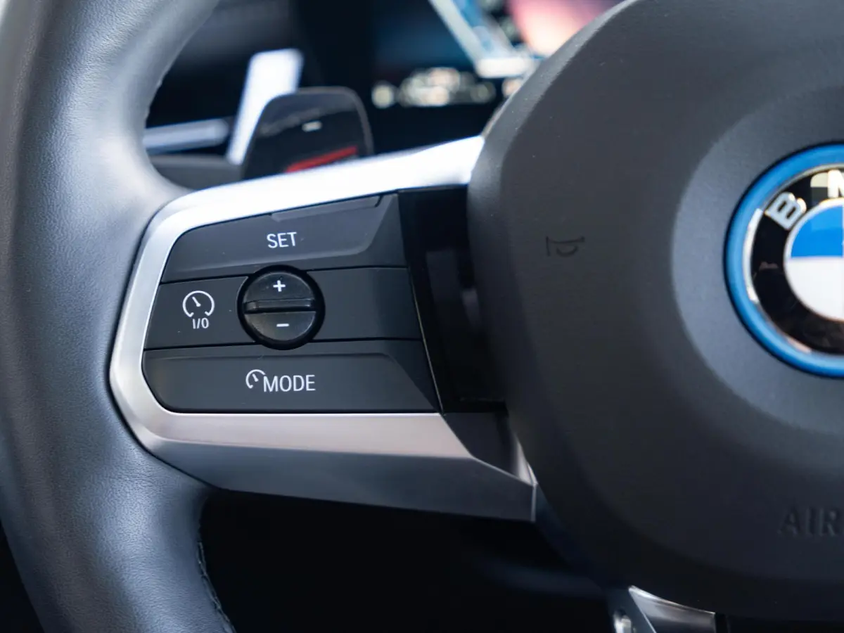 225e xDrive | M Sportpakket | Innovation Pack | Comfort Access | Panoramadak | Isofix | Head-Up Display | Harman-Kardon | 20'' |