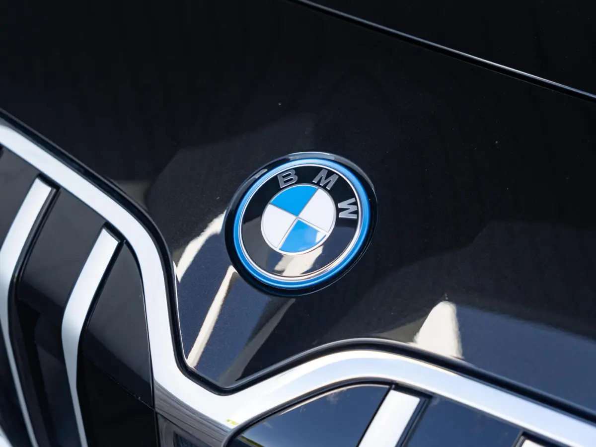 225e xDrive | M Sportpakket | Innovation Pack | Comfort Access | Panoramadak | Isofix | Head-Up Display | Harman-Kardon | 20'' |