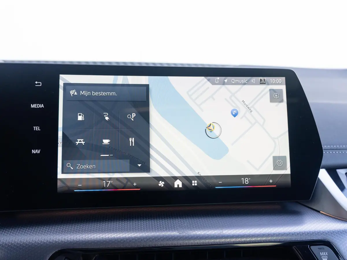 225e xDrive | M Sportpakket | Innovation Pack | Comfort Access | Panoramadak | Isofix | Head-Up Display | Harman-Kardon | 20'' |