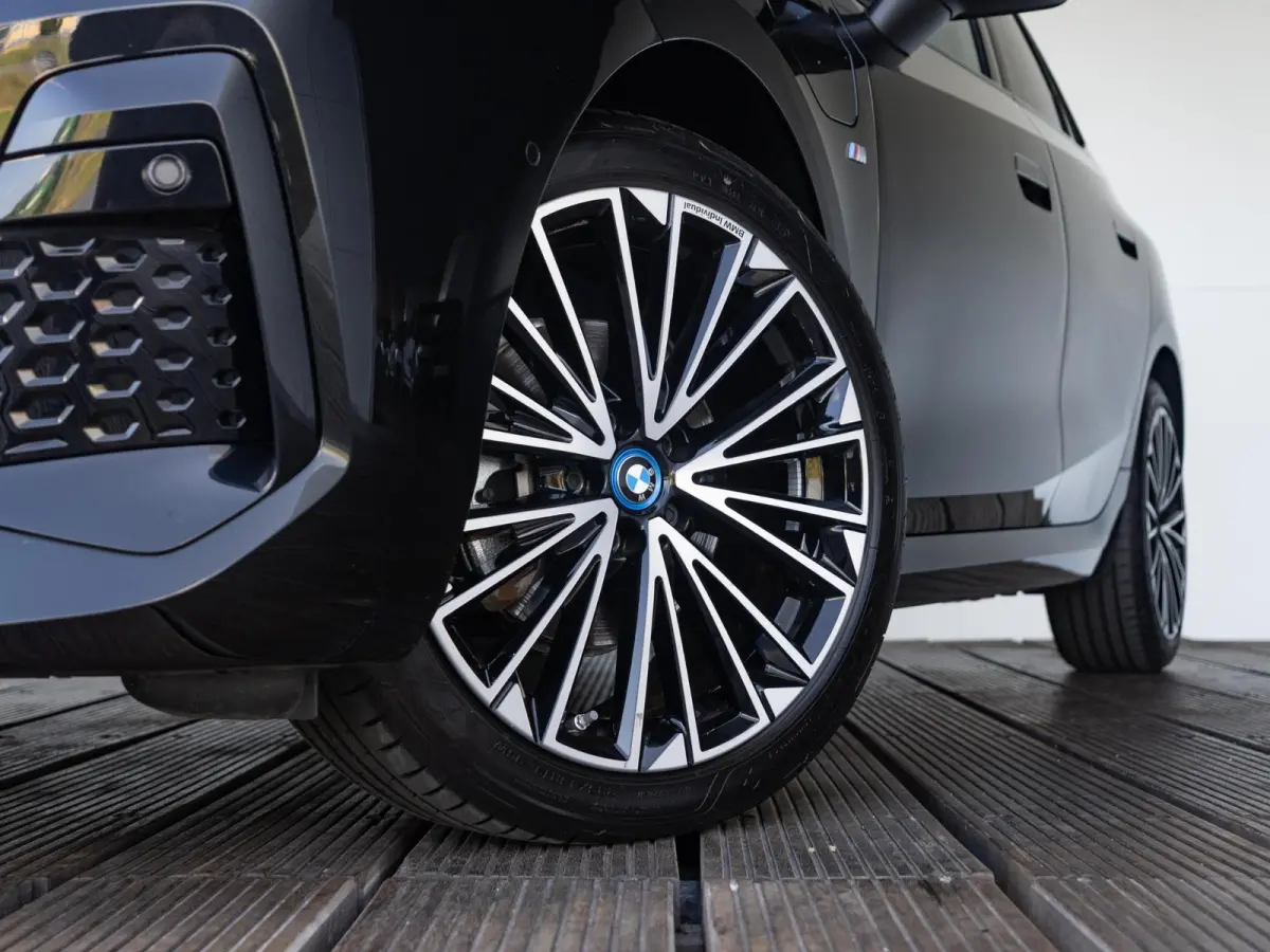 225e xDrive | M Sportpakket | Innovation Pack | Comfort Access | Panoramadak | Isofix | Head-Up Display | Harman-Kardon | 20'' |