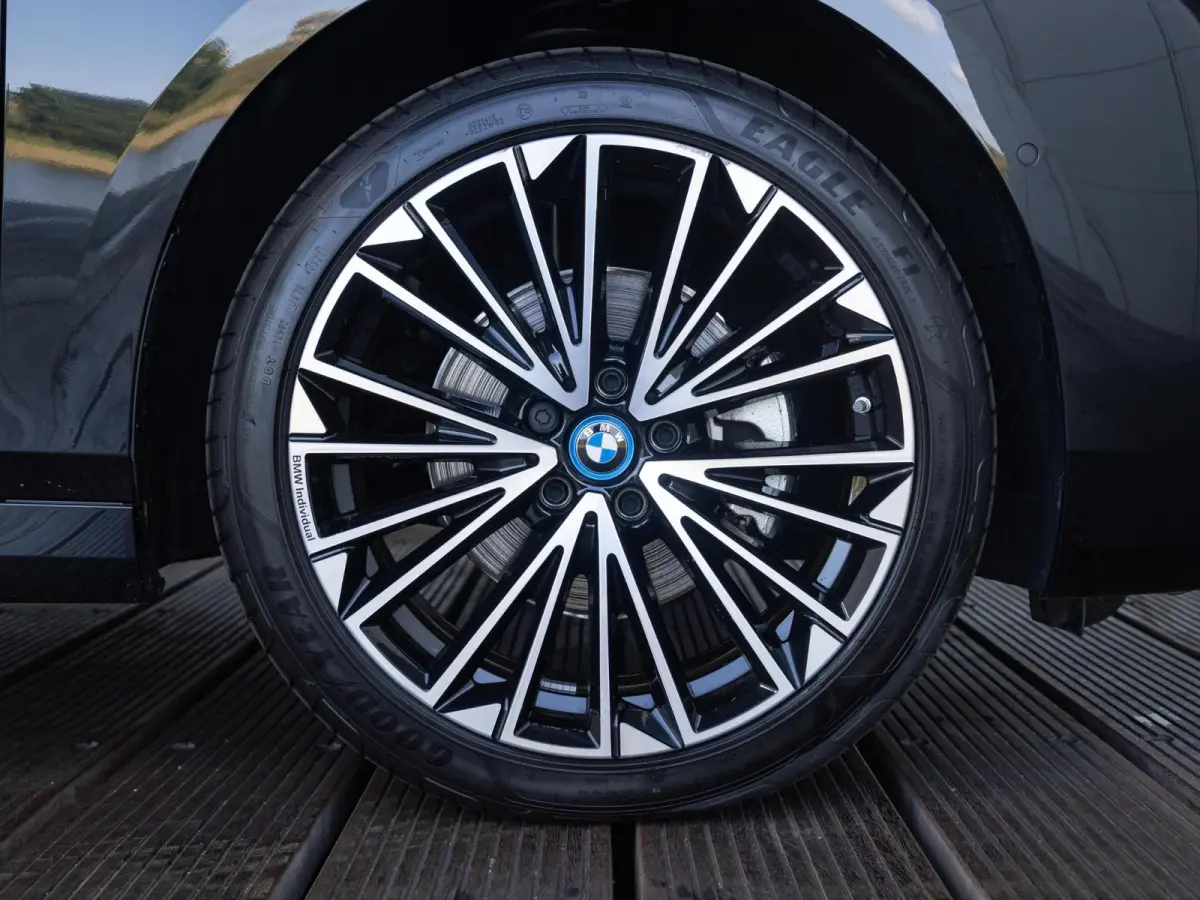 225e xDrive | M Sportpakket | Innovation Pack | Comfort Access | Panoramadak | Isofix | Head-Up Display | Harman-Kardon | 20'' |