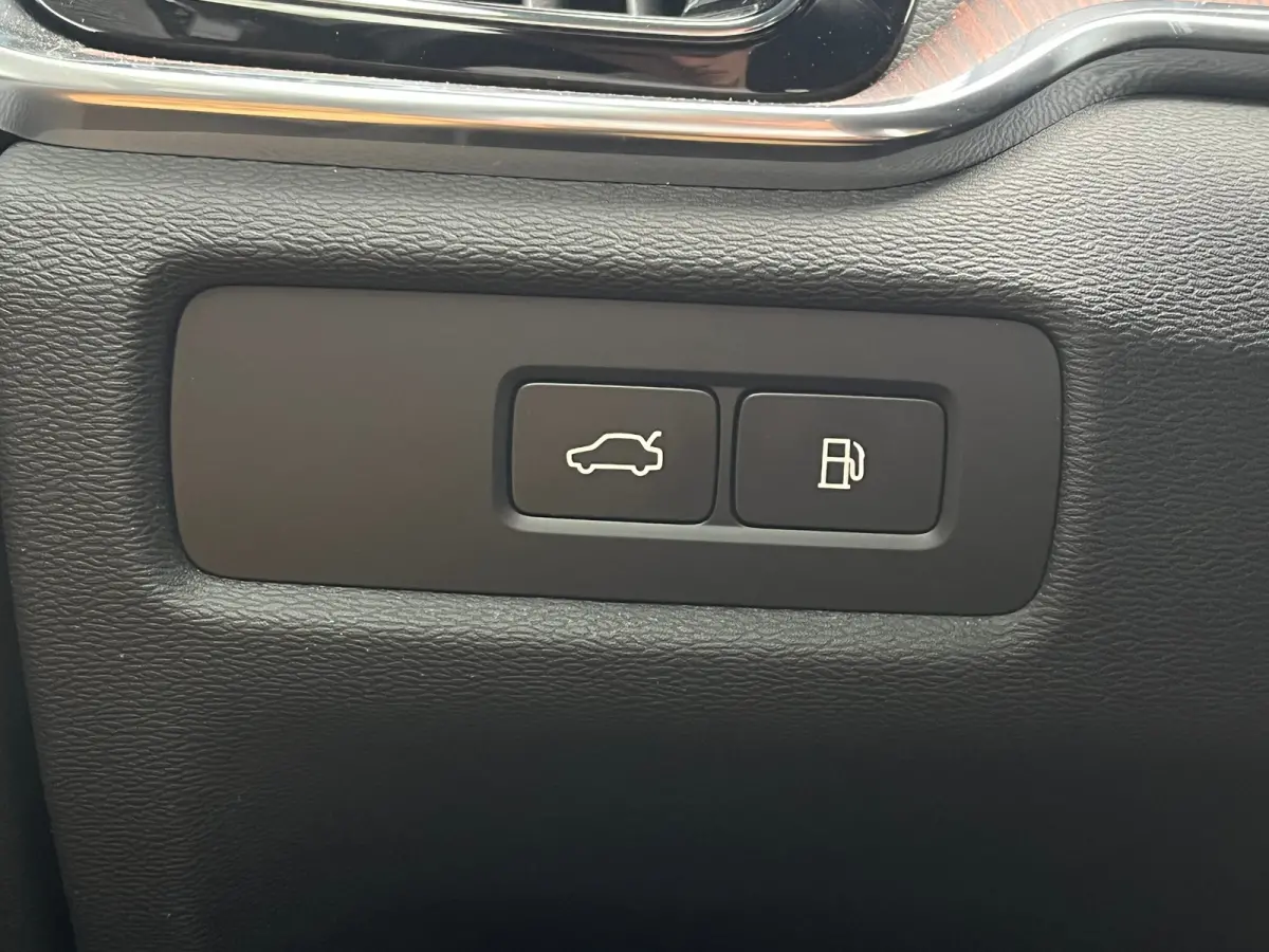 T6 Plug-In Hybrid Ultra Dark | Bowers & Wilkins | Stoelmassage | Pano | 360 camera | Gelamineerd glas | Nappa leder |