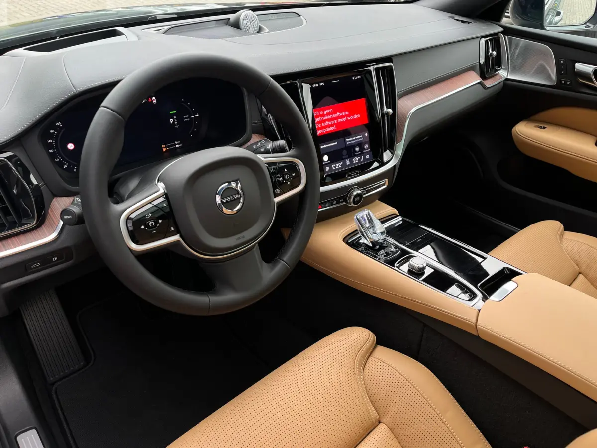 T6 Plug-In Hybrid Ultra Dark | Bowers & Wilkins | Stoelmassage | Pano | 360 camera | Gelamineerd glas | Nappa leder |