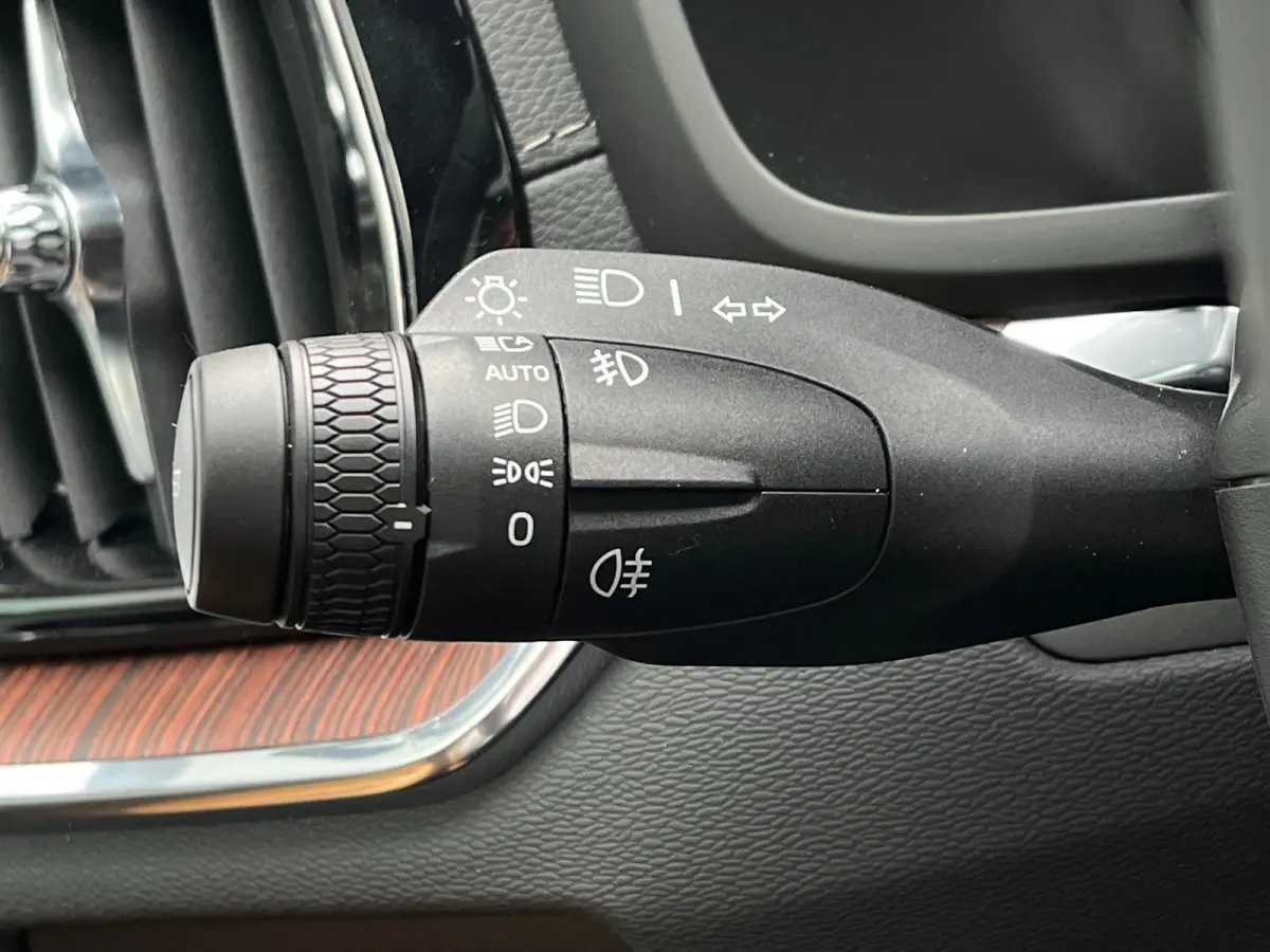 T6 Plug-In Hybrid Ultra Dark | Bowers & Wilkins | Stoelmassage | Pano | 360 camera | Gelamineerd glas | Nappa leder |