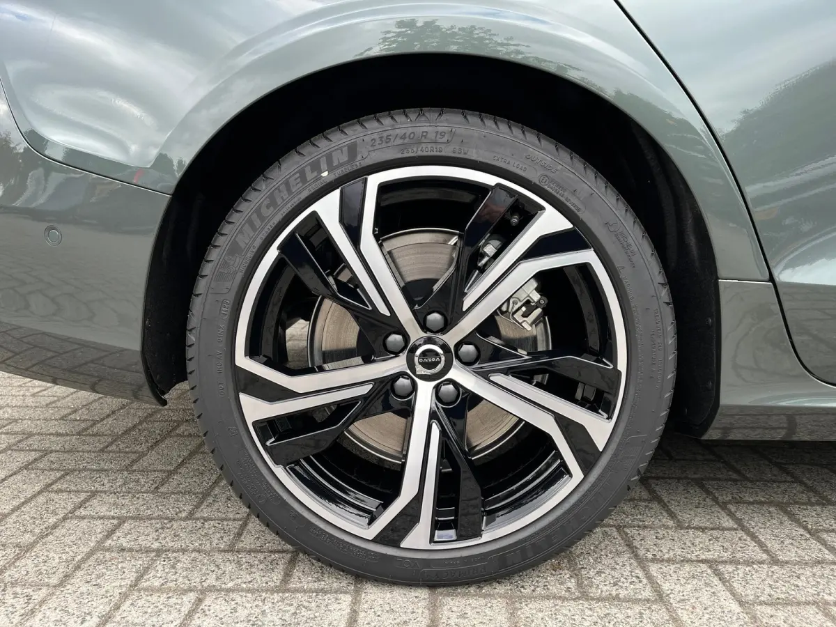 T6 Plug-In Hybrid Ultra Dark | Bowers & Wilkins | Stoelmassage | Pano | 360 camera | Gelamineerd glas | Nappa leder |
