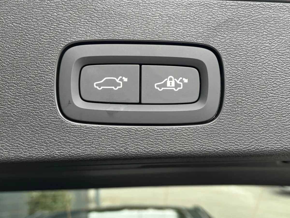 T6 Plug-In Hybrid Ultra Dark | Bowers & Wilkins | Stoelmassage | Pano | 360 camera | Gelamineerd glas | Nappa leder |