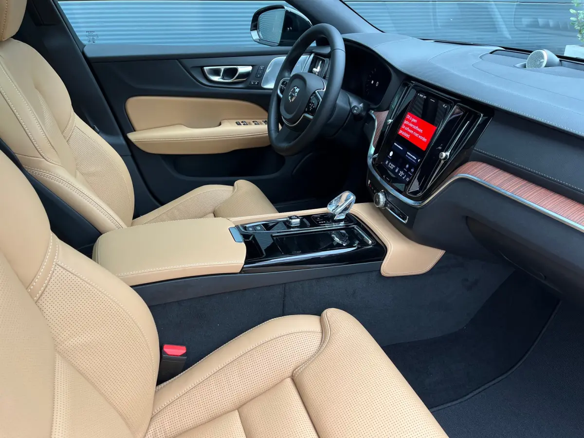 T6 Plug-In Hybrid Ultra Dark | Bowers & Wilkins | Stoelmassage | Pano | 360 camera | Gelamineerd glas | Nappa leder |