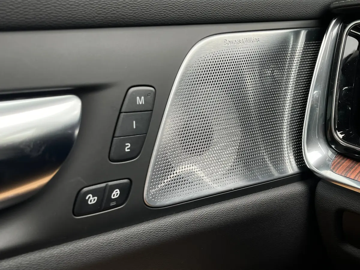 T6 Plug-In Hybrid Ultra Dark | Bowers & Wilkins | Stoelmassage | Pano | 360 camera | Gelamineerd glas | Nappa leder |