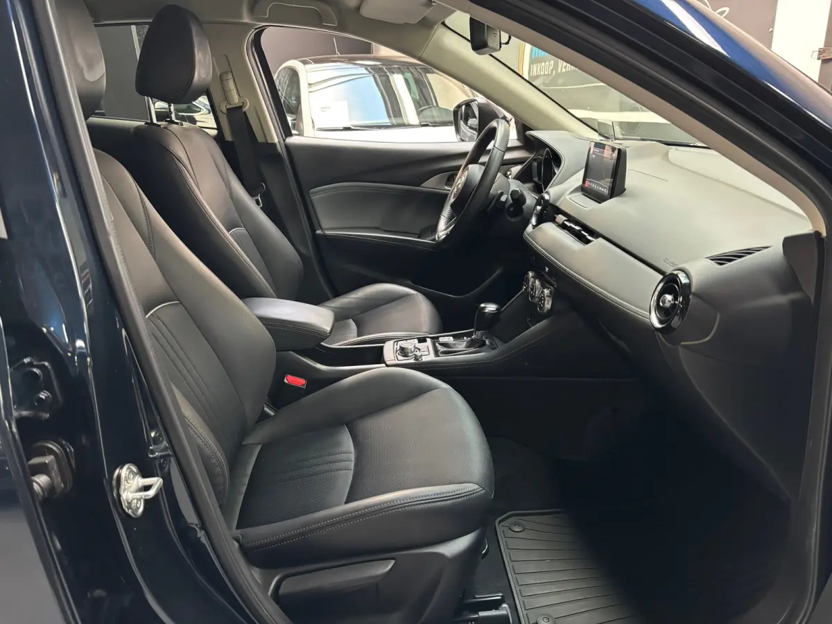 2.0 SkyActiv-G 121 Luxury / Camera / Navigatie