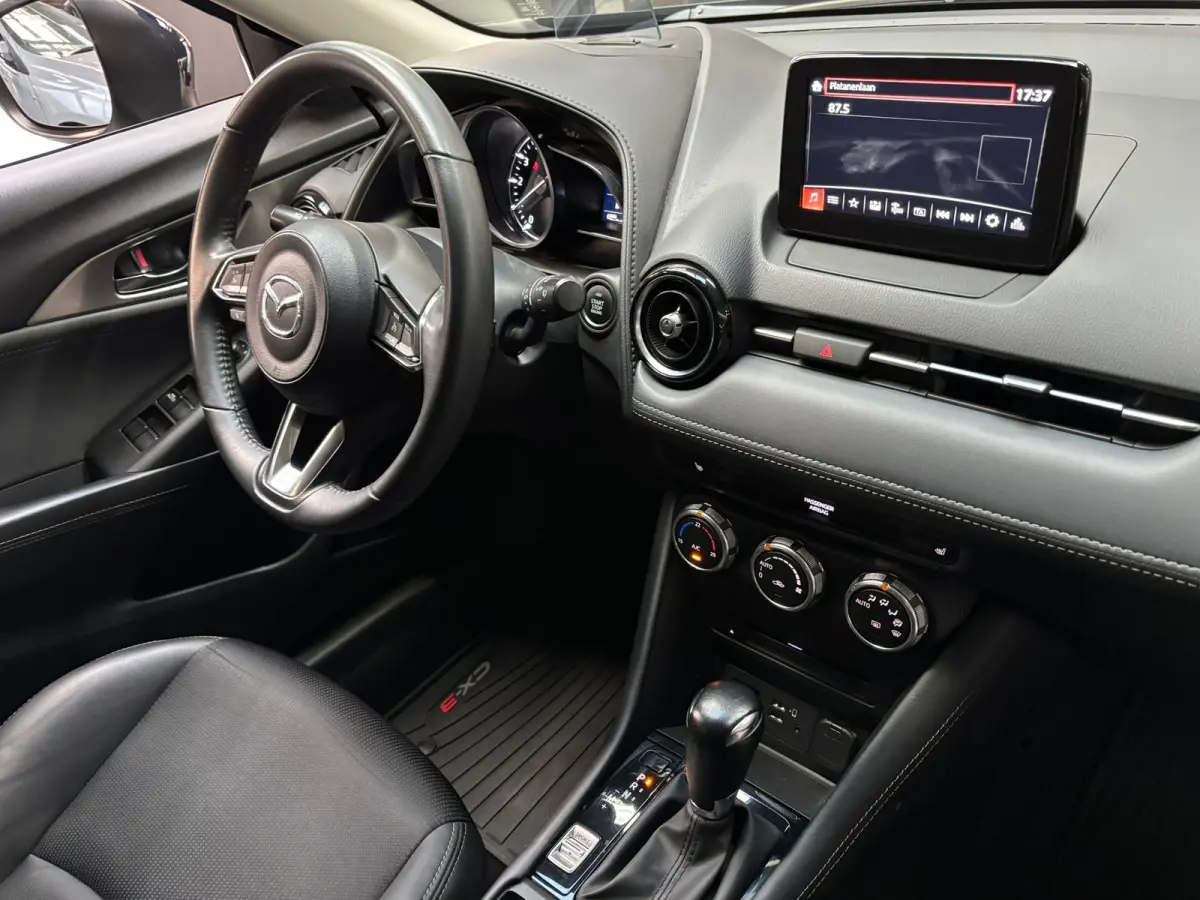 2.0 SkyActiv-G 121 Luxury / Camera / Navigatie