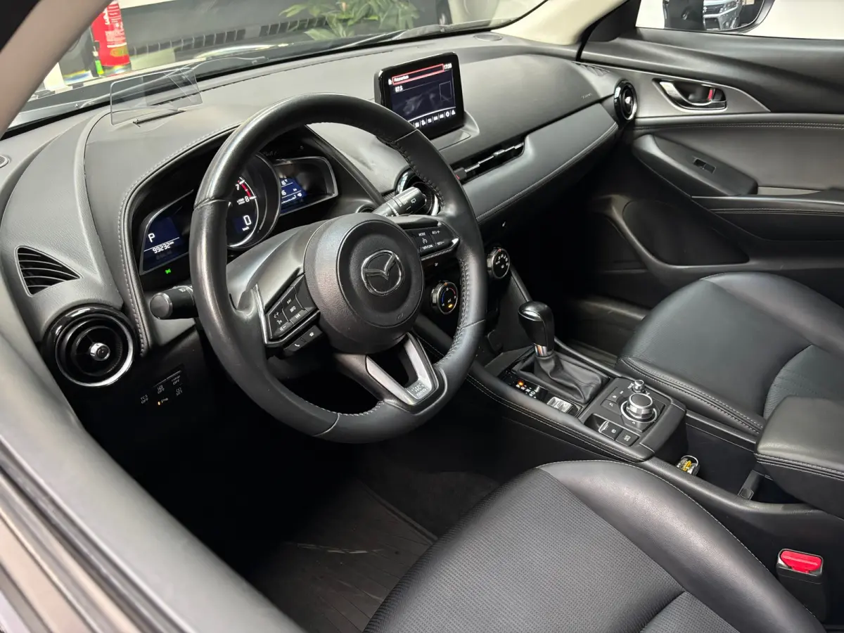 2.0 SkyActiv-G 121 Luxury / Camera / Navigatie