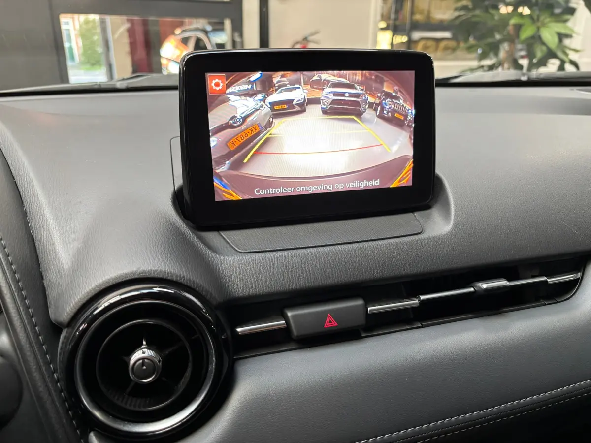 2.0 SkyActiv-G 121 Luxury / Camera / Navigatie