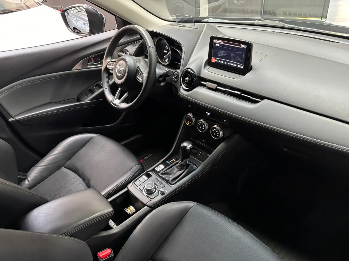 2.0 SkyActiv-G 121 Luxury / Camera / Navigatie