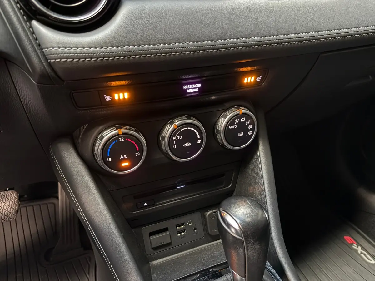 2.0 SkyActiv-G 121 Luxury / Camera / Navigatie